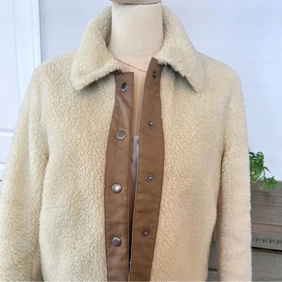 Madewell Sherpa Portland Jacket - Cozy and Stylish Outerwear! - Picture 8 of 11